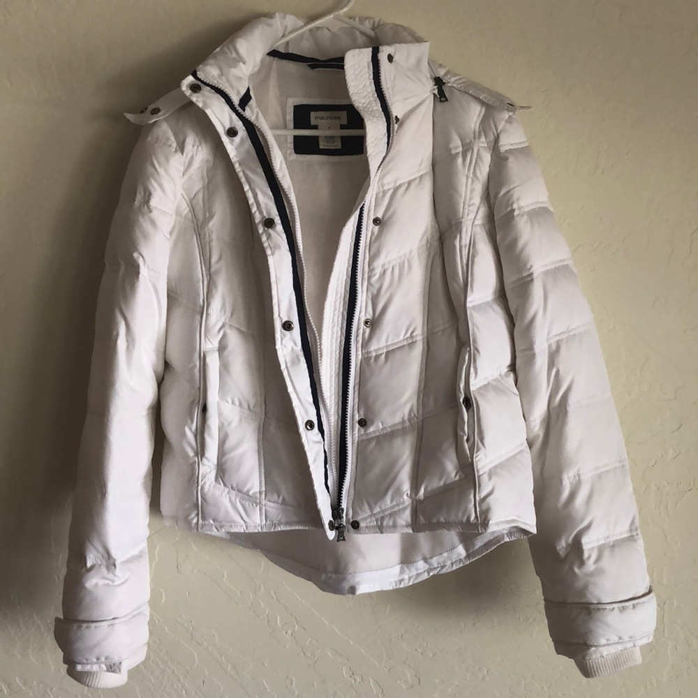 Women’s white jacket with detachable hood